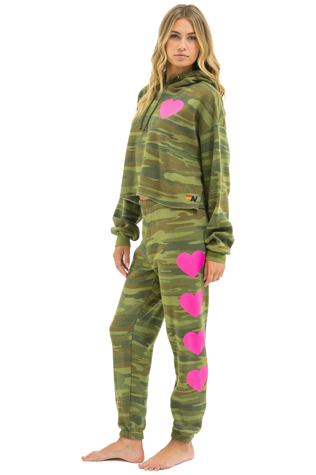 HEART RELAXED CROPPED PULLOVER HOODIE - CAMO // NEON PINK