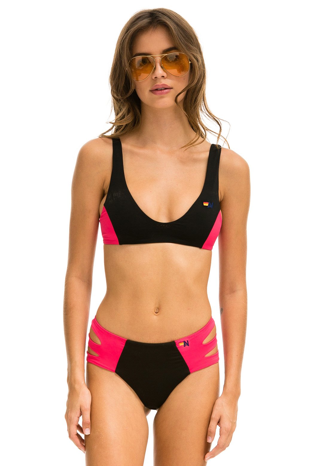HI-WAISTED SIDE CUT OUT COLOR BLOCK CHEEKY BIKINI BOTTOMS - BLACK // RED